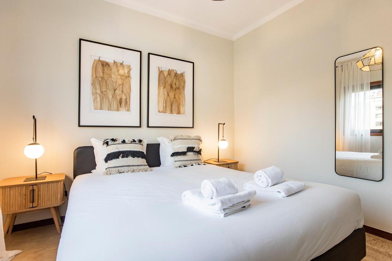 2Br Flat In Bonfim W/ Ac & Balcony By Lovelystay Porto Eksteriør billede