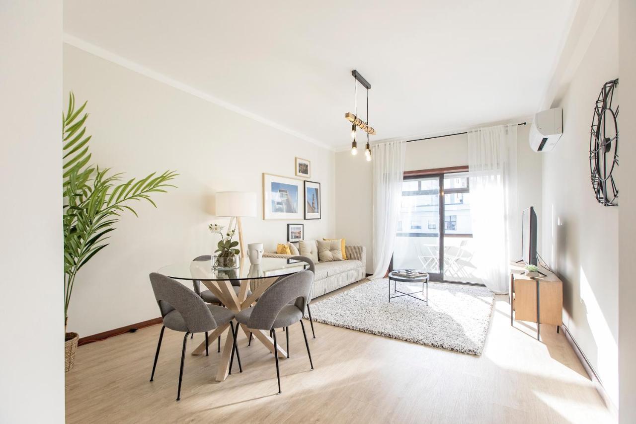 2Br Flat In Bonfim W/ Ac & Balcony By Lovelystay Porto Eksteriør billede