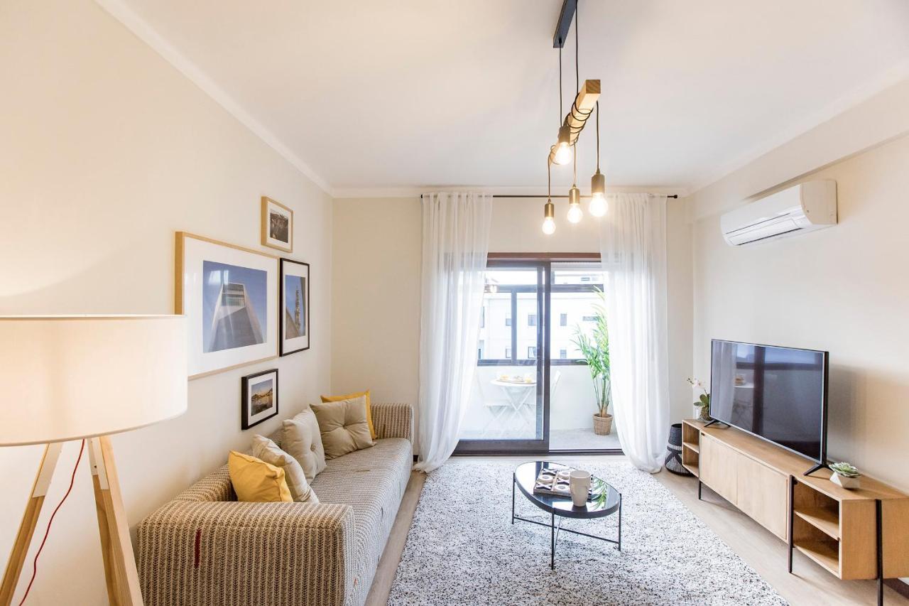 2Br Flat In Bonfim W/ Ac & Balcony By Lovelystay Porto Eksteriør billede
